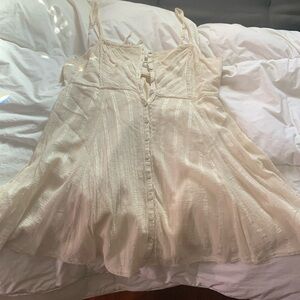 CUTE!! Off white cotton dress, MOP buttons, size L.